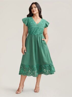 BloomChic Green Crochet Bodice Midi Dress with Scalloped Hem
